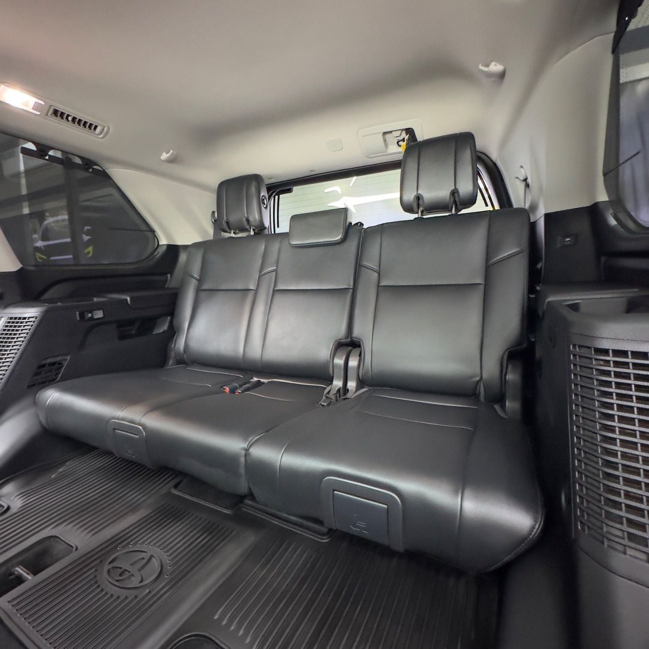 Toyota Sequoia HYBRID (NON GCC) 3.5L hybrid
