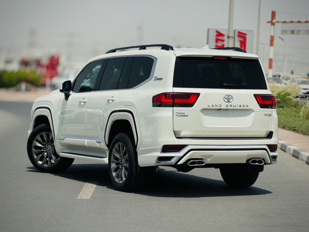 تويوتا لاند كروزر TOYOTA LAND CRUISER VXR TWIN-TURBO RIGHT HAND DRIVE DIESEL
