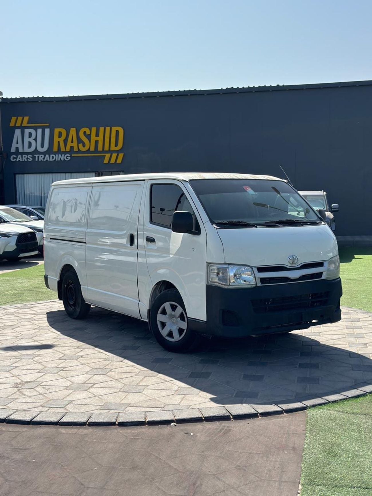 تويوتا هاياس GL - Standard Roof 2.7L