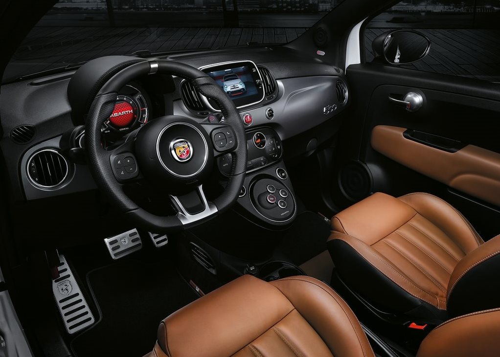 Abarth 595 interior - Cockpit