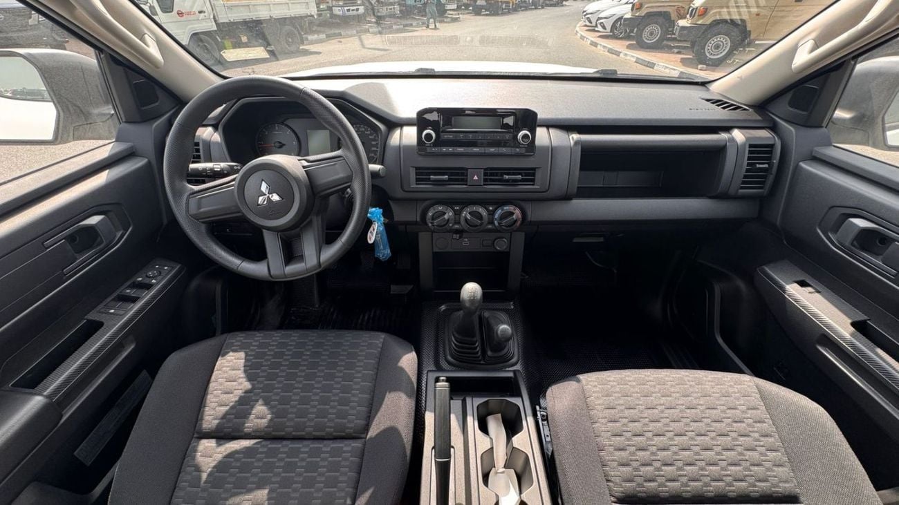 Mitsubishi L200 2.4L DIESEL DCABIN 4x4 5 MT MID-LINE