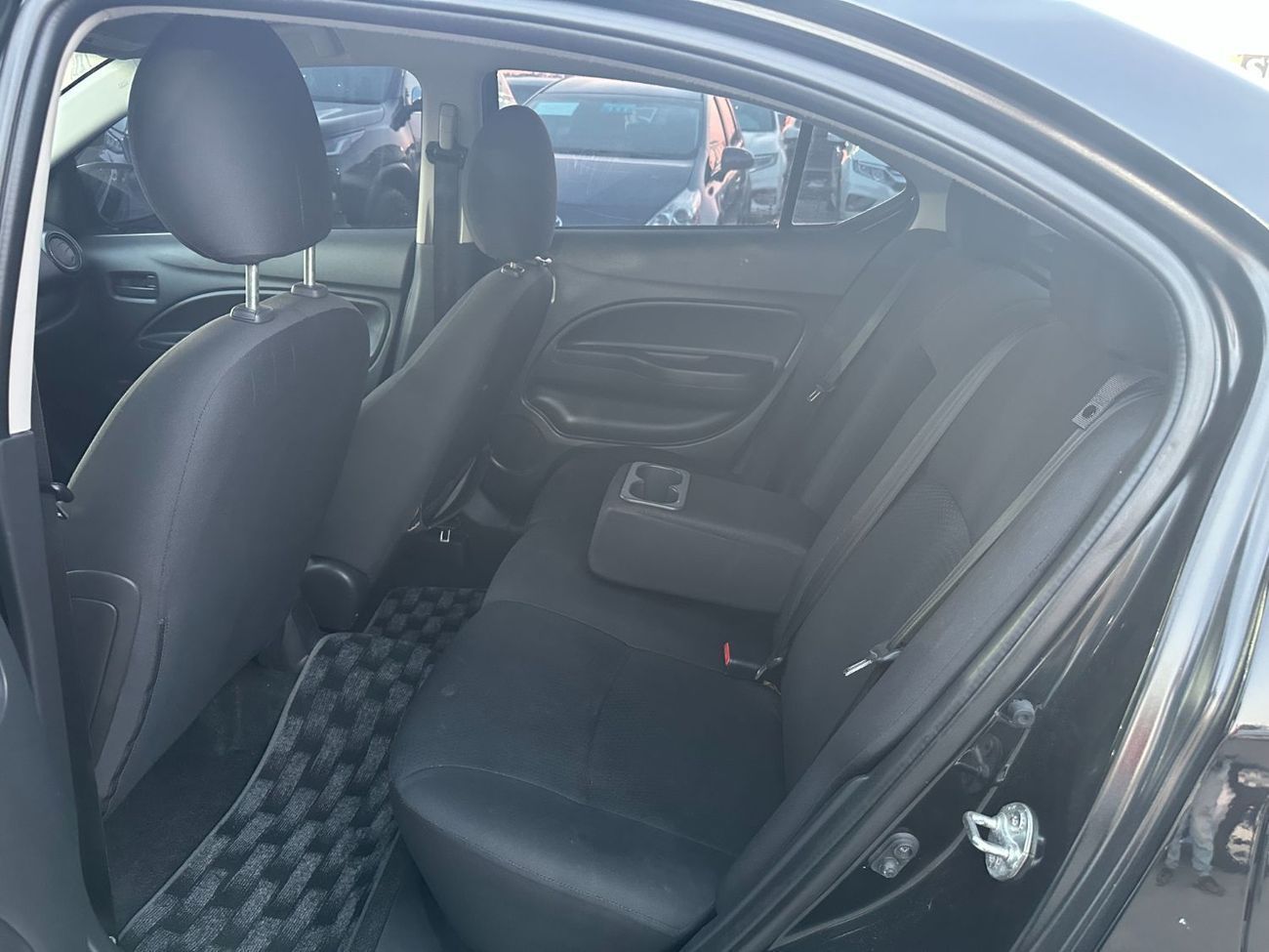 Mitsubishi Mirage GLX Premium 1.2L (78 HP)