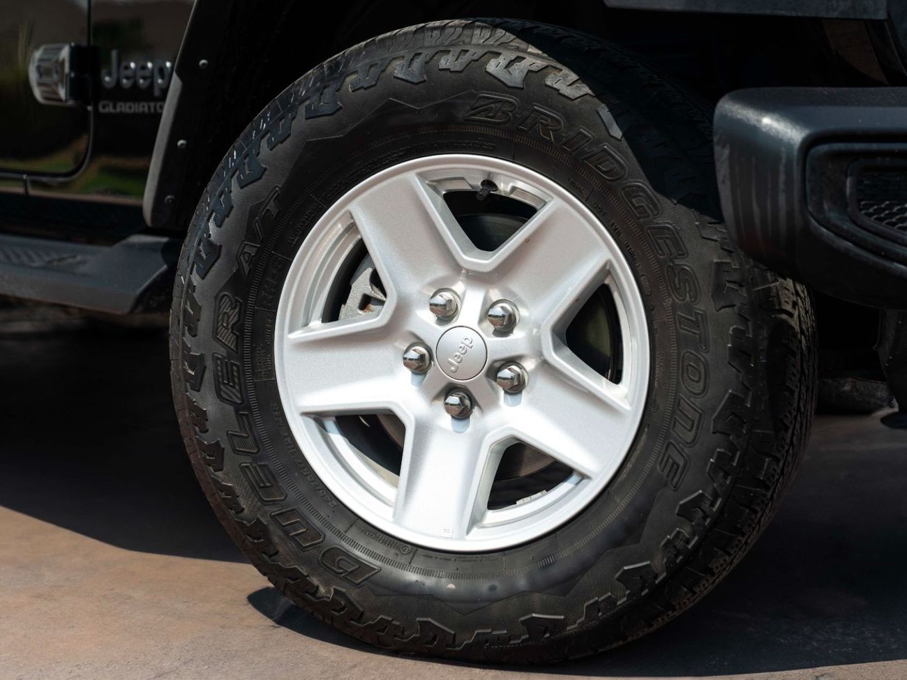 جيب جلادياتور AED 2,516 PM • GLADIATOR SPORT • ONLY 43,000 KM • OFFICIAL JEEP WARRANTY UNTIL 2027