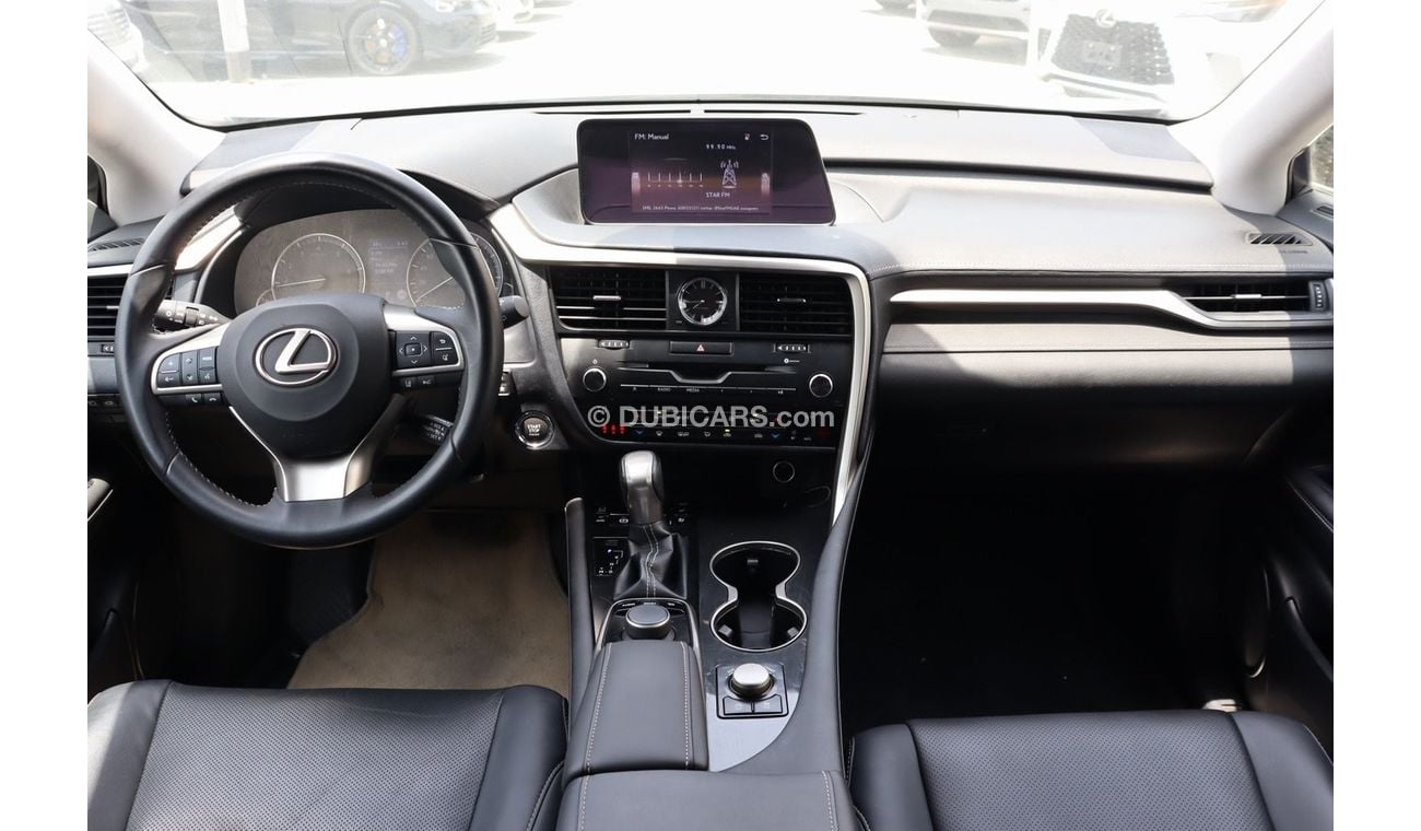 Lexus RX 300 Lexus RX300 Platinum / 2019 / 4 Cylinder