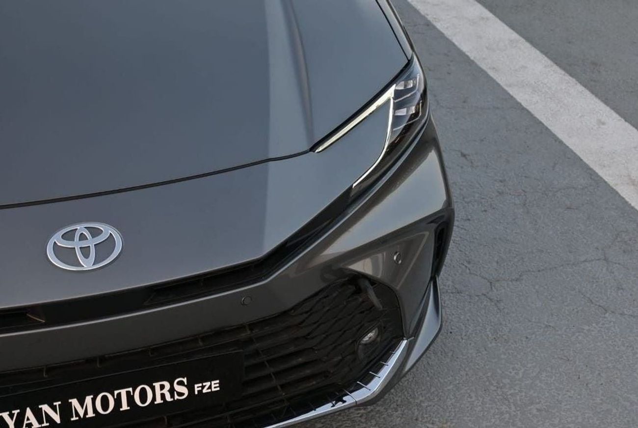 Toyota Camry GLE HEV Toyota Camry LE 2.5L Hybrid, Model 2025, Color Grey