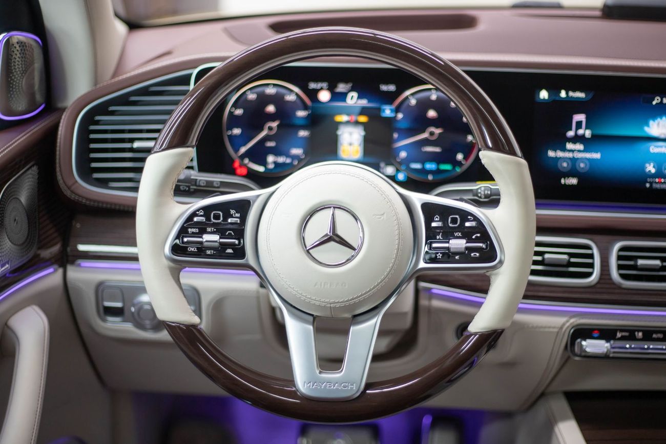 مرسيدس مايباخ gls600 مايباخ Maybach GLS600 | 2024 | 3,500 Km | Two Tone Color