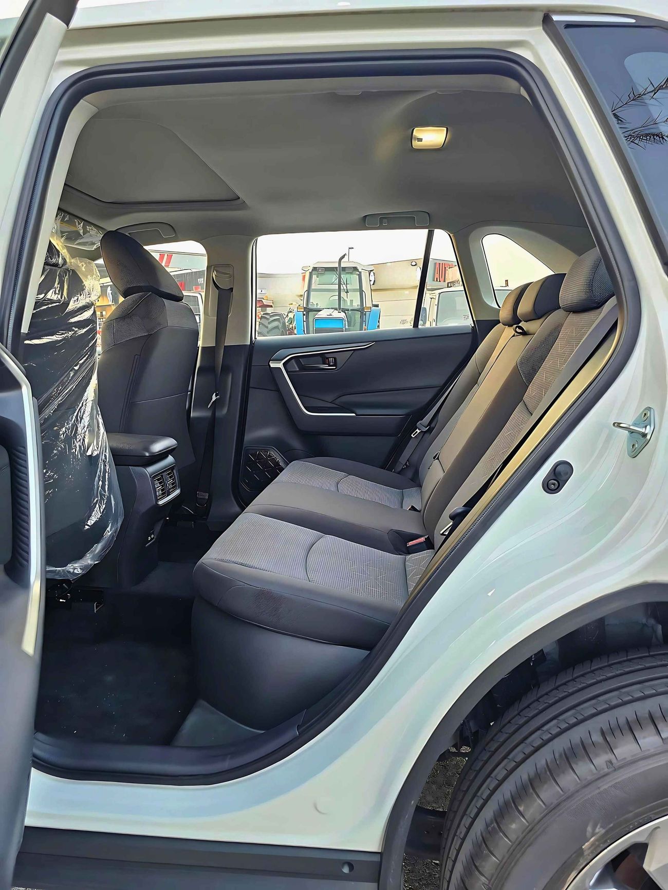 Toyota RAV4 ELITE, 2.5L Hybrid, Power Seat With 360* Cam / Sunroof (CODE #  68057)