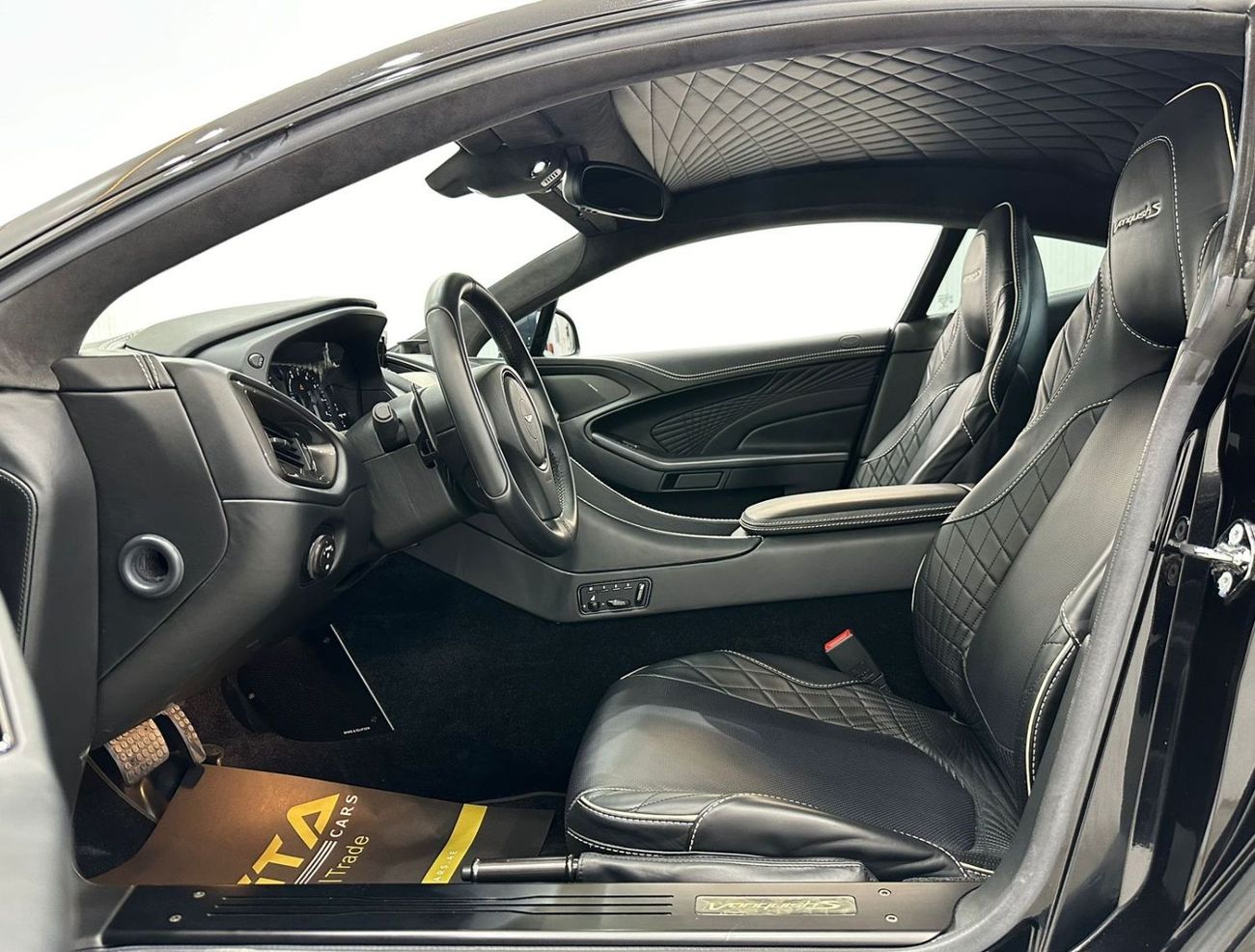 أستون مارتن فانكويش S 2017 Aston Martin Vanquish S, Warranty, Full Options, Very Low Kms, Excellent Condition