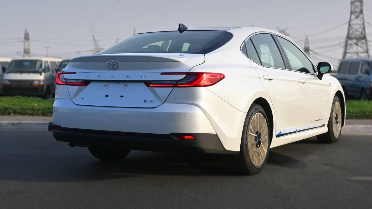 Toyota Camry Camry LE Hybrid GCC Japan made