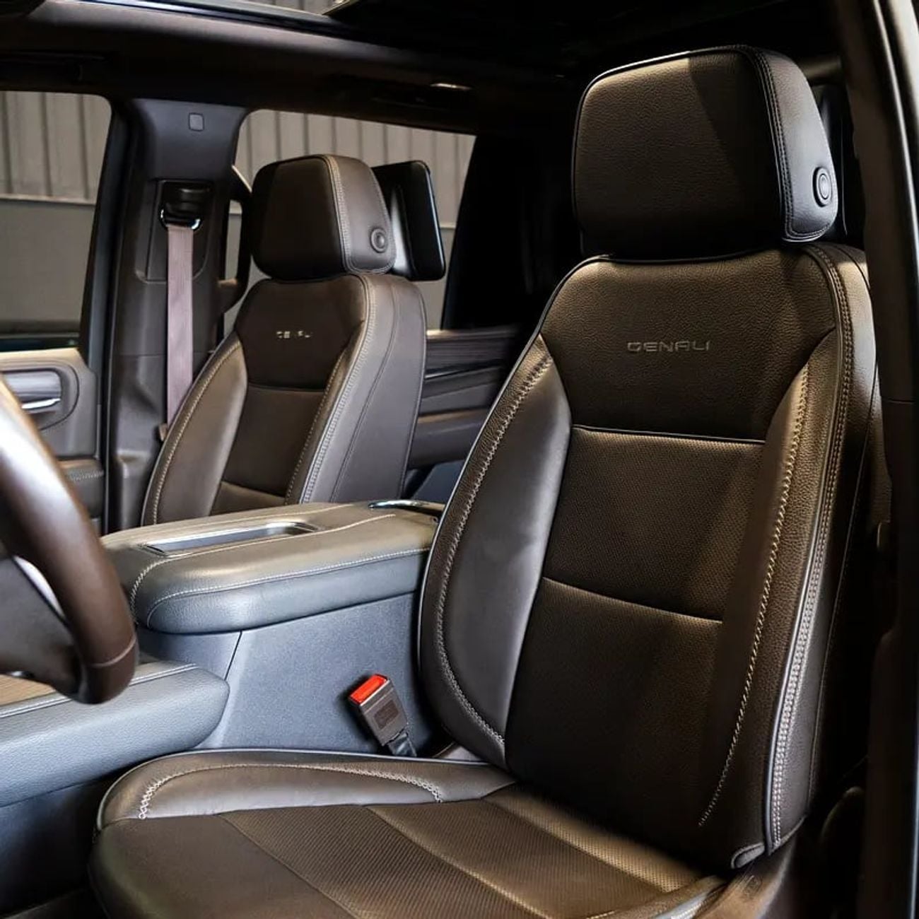 GMC Yukon AED 4,024 pm • 0% Downpayment • Denali • Agency Warranty &amp; Service Contract