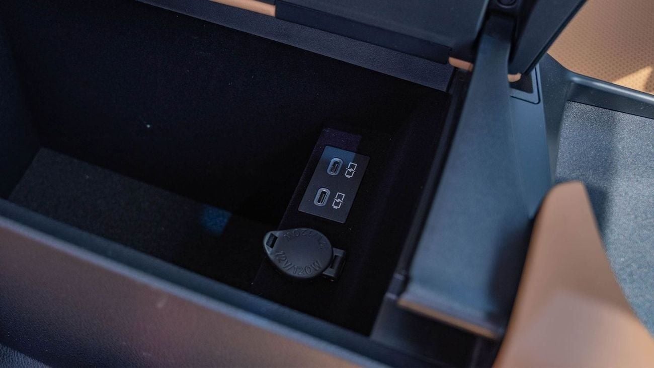 لكزس ES300h 2025 Lexus ES300h 2.5L AT Hybrid (Black)