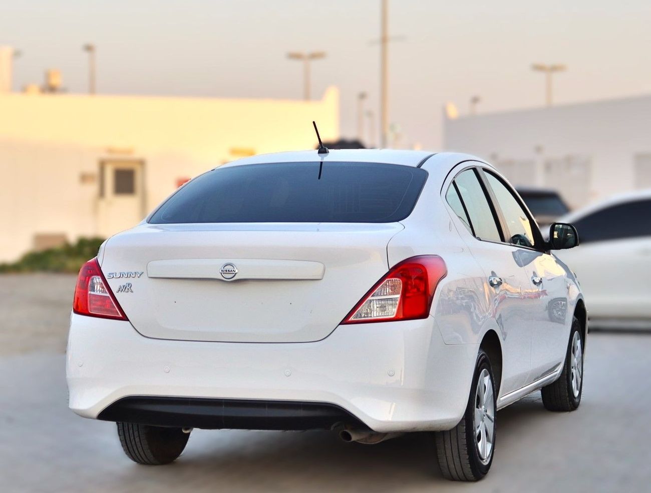 نيسان صني سيارة نيسان صني S (N18) موديل 2020، سيدان بأربعة أبواب، محرك بنزين سعة 1.6 لتر، ناقل حركة أوتوماتيكي