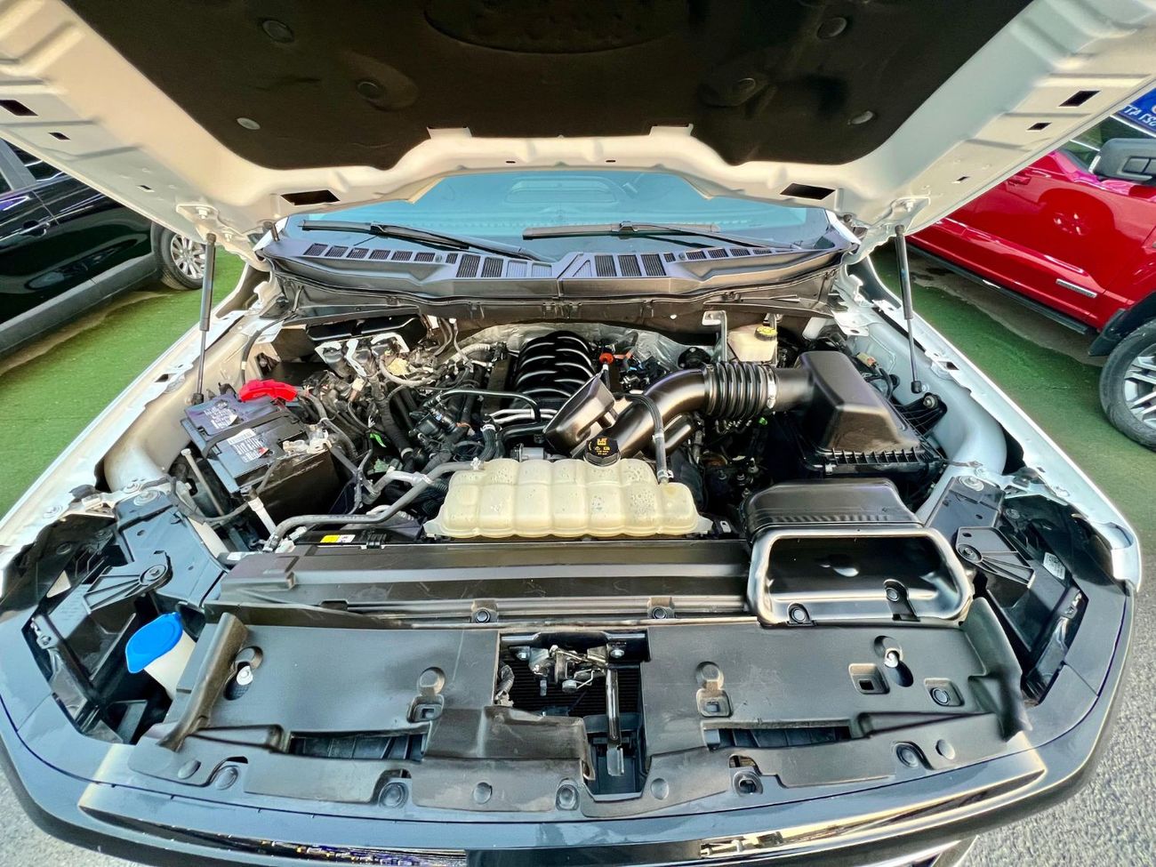 فورد F 150 XLT 5.0L Crew Cab Utility warranty one year bank financie available