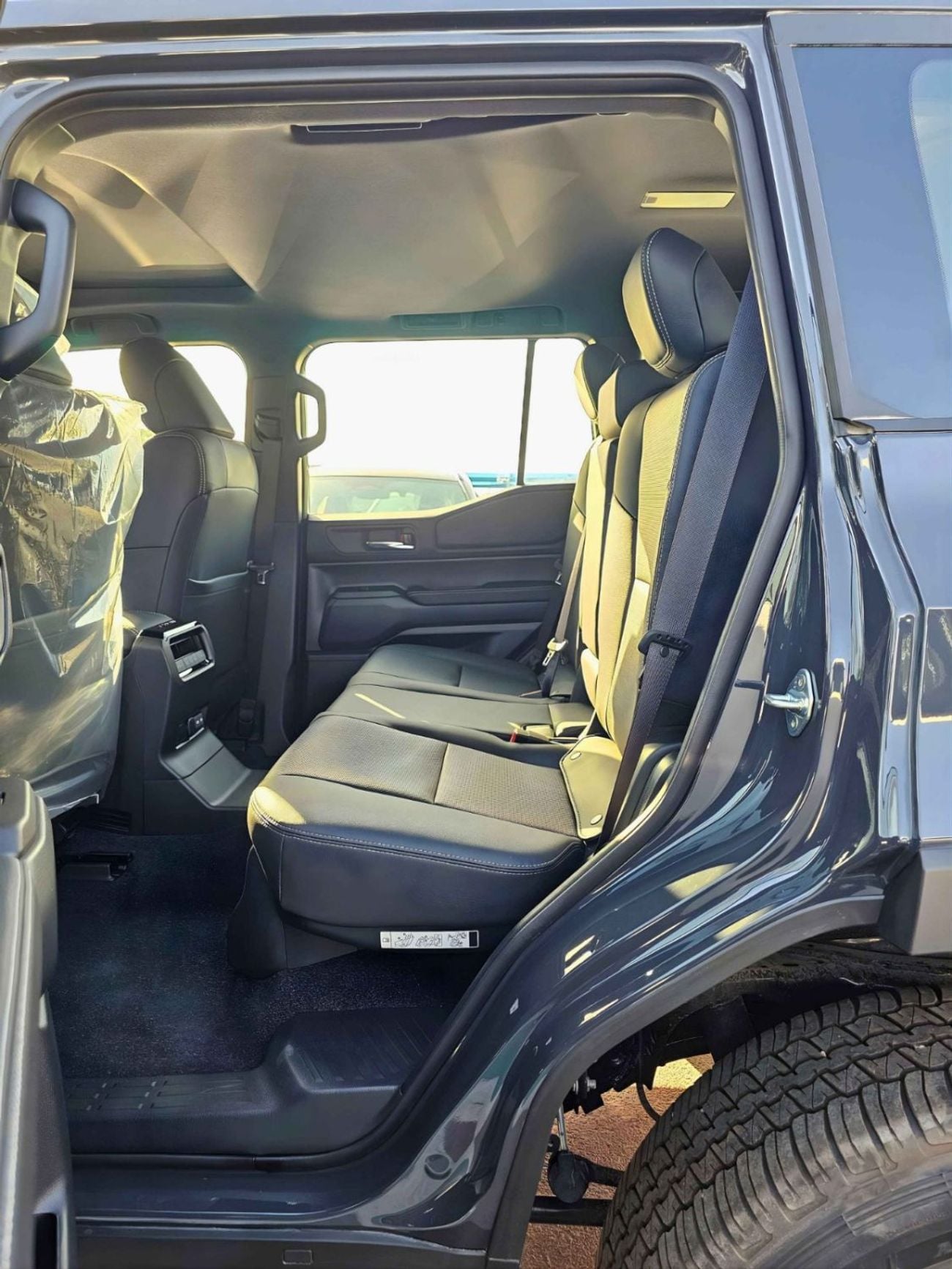 تويوتا برادو ALL ROUNDER || MID OPTION || 2.4L PETROL V4 || LETHAER WITH DRIVER PWR SEAT || COOL BOX (CODE#PPARS)