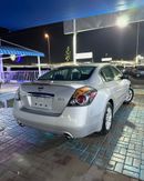 Nissan Altima car in perfect condition, 2012 with engine capacity 2.5