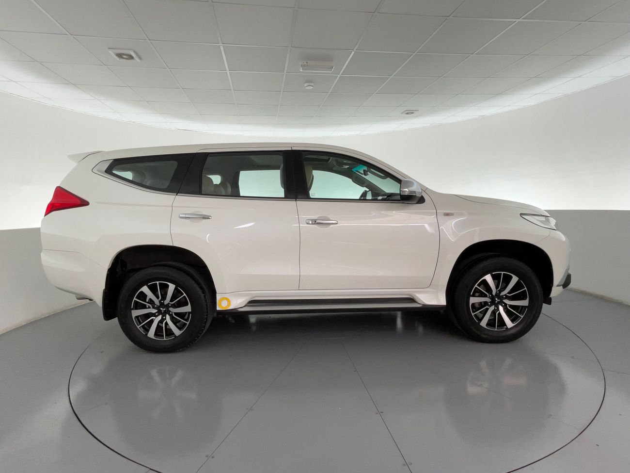 ميتسوبيشي مونتيرو GLS Top