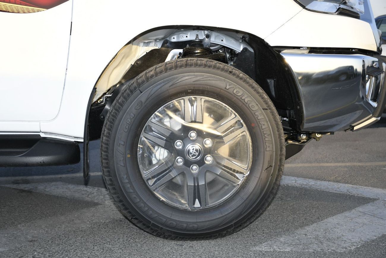 Toyota Hilux 2.7L V4 AT With Air Composer  Push Start Full Option