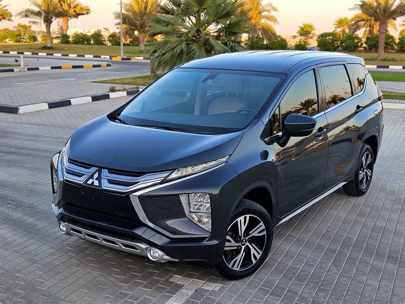 ميتسوبيشي إكسباندر GLX GCC Specs Premium Condition 7 Seater Perfect Inside Out