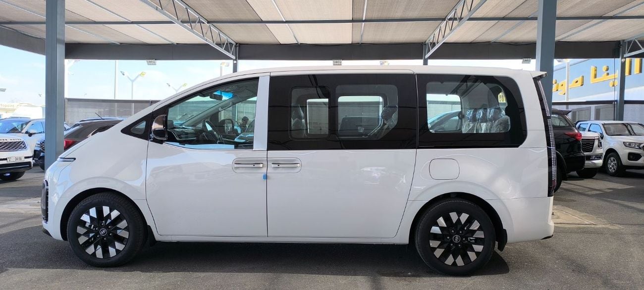 Hyundai Staria 3.5L Luxury (7 Seater)
