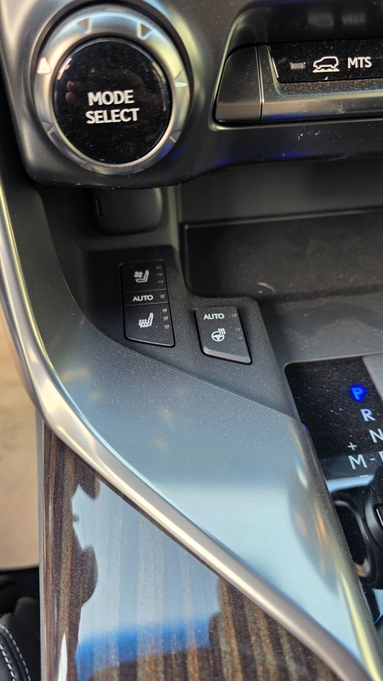 Lexus LX 600 VIP w/Black Pkg 3.5L