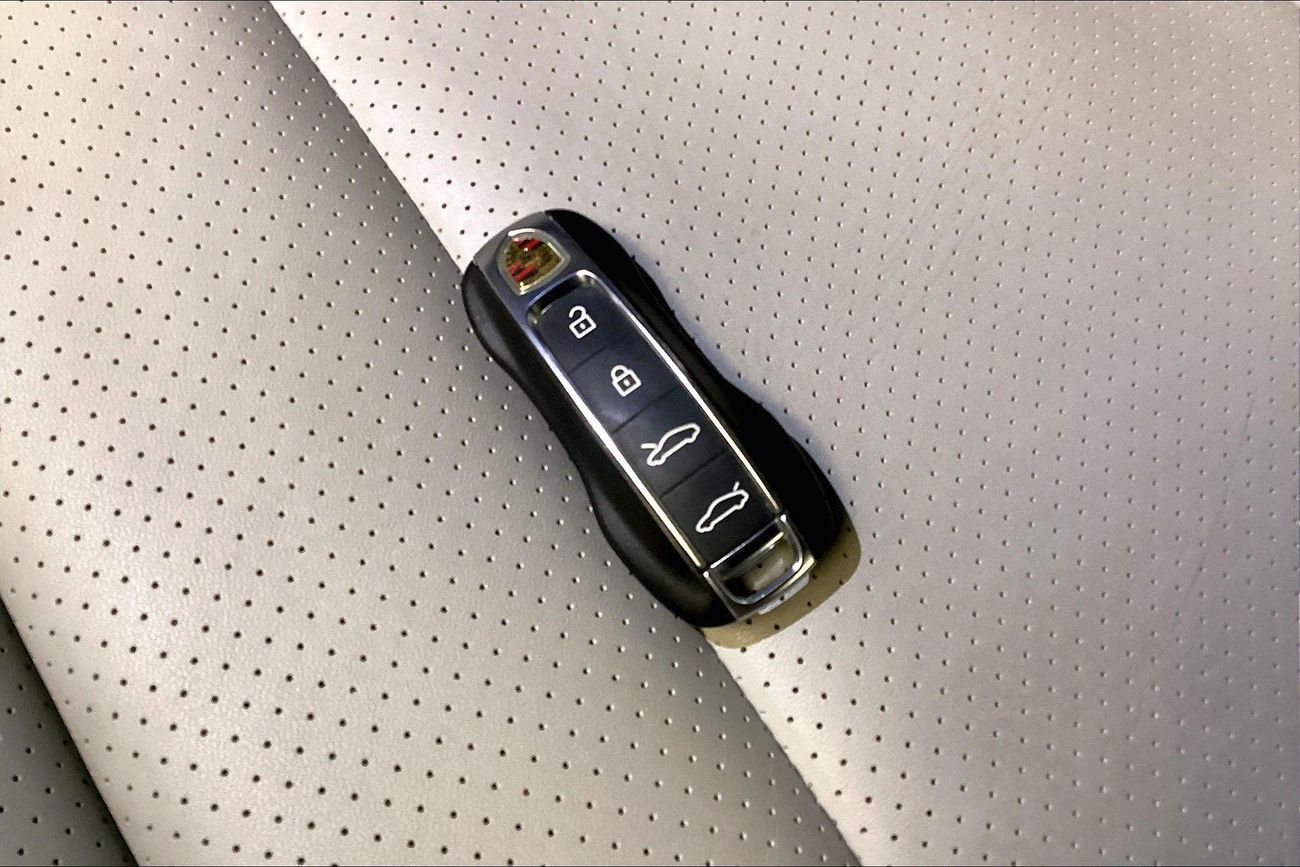 بورش تايكان Taycan | National Day Celebration | شامل الضمان | 0 ﺪﻔﻋﺓ ﺃﻮﻟﻯ