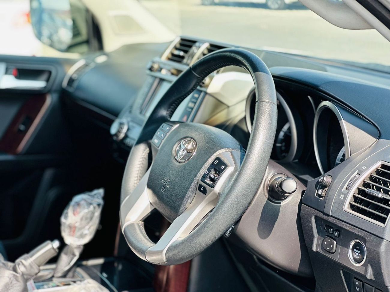 Toyota Prado Toyota Prado 2017 golden colour RHD diesel engine 7 seaters