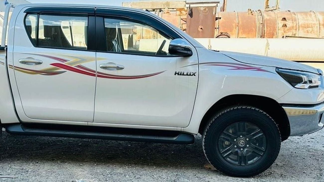Toyota Hilux SR5 DC 2.7L Petrol 5MT 2025YM Full Option