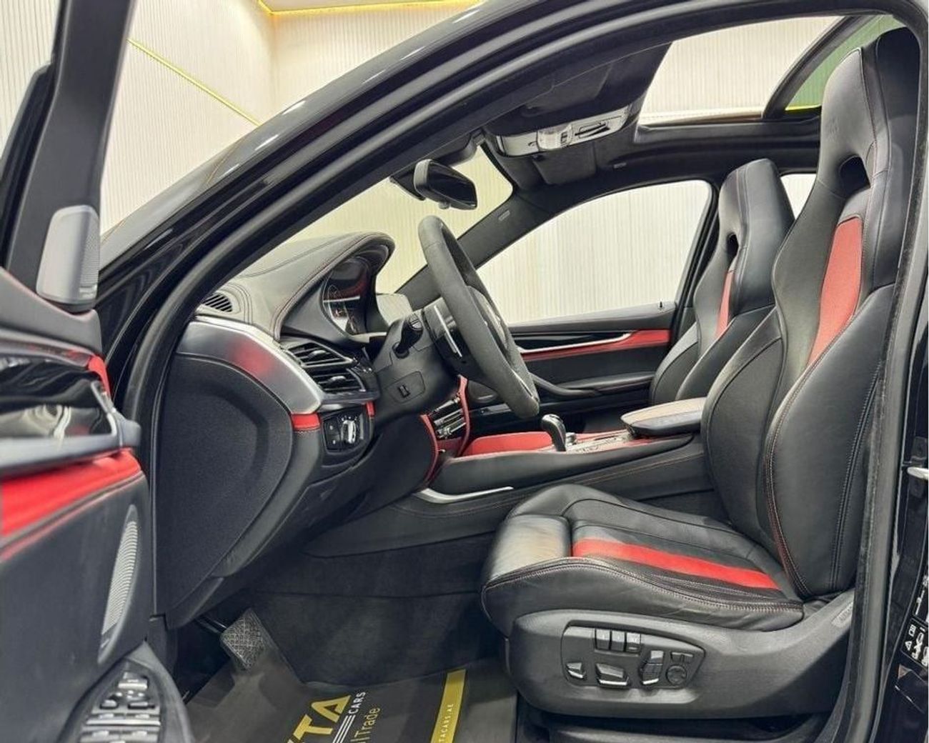 بي أم دبليو X6 M Std 4.4L 2018 BMW X6M M-Power, Warranty, Oct 2025 BMW Service Pack, Carbon Fiber Package, GCC