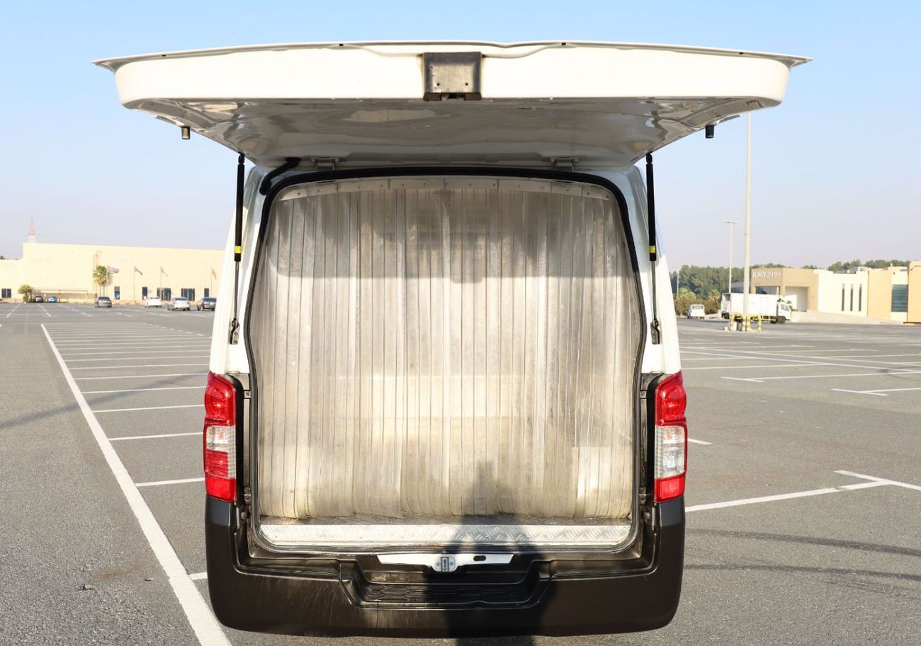 Nissan Urvan Microbus 2.5L M/T Diesel NV350 SR Chiller Van for Sale – Reliable Commercial Vehicle, Perfect Condit