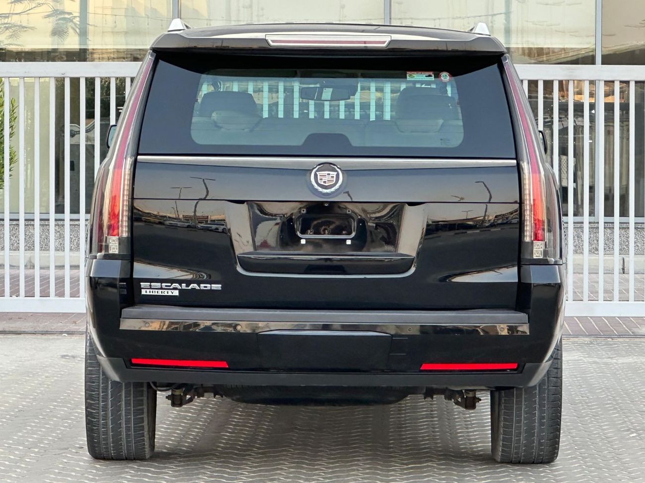 Cadillac Escalade ESCALADE ESV PLATINUM 2015 GCC FULL OPITION // PERFECT CONDITION