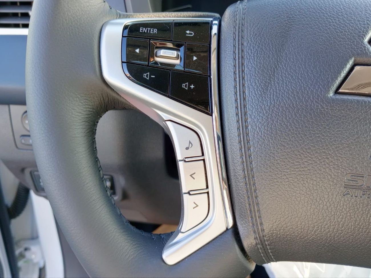 Mitsubishi Xpander Cross 2024 FWD 1.5L Gasoline SUV ,  7 Seats grey color