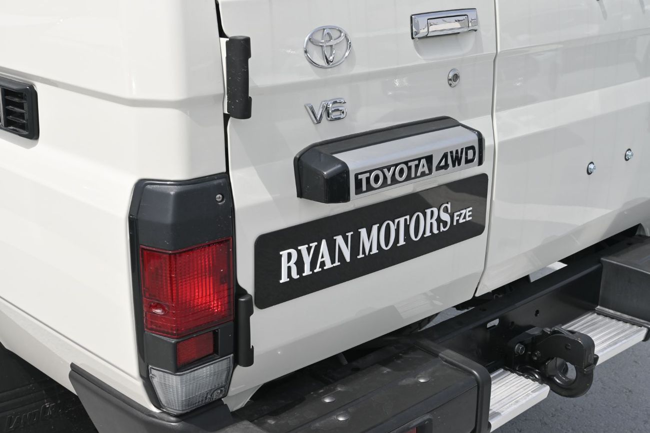 تويوتا لاند كروزر 70 Toyota Land Cruiser 70 Series HardTop Manual 4.0L V6, Petrol, 4WD