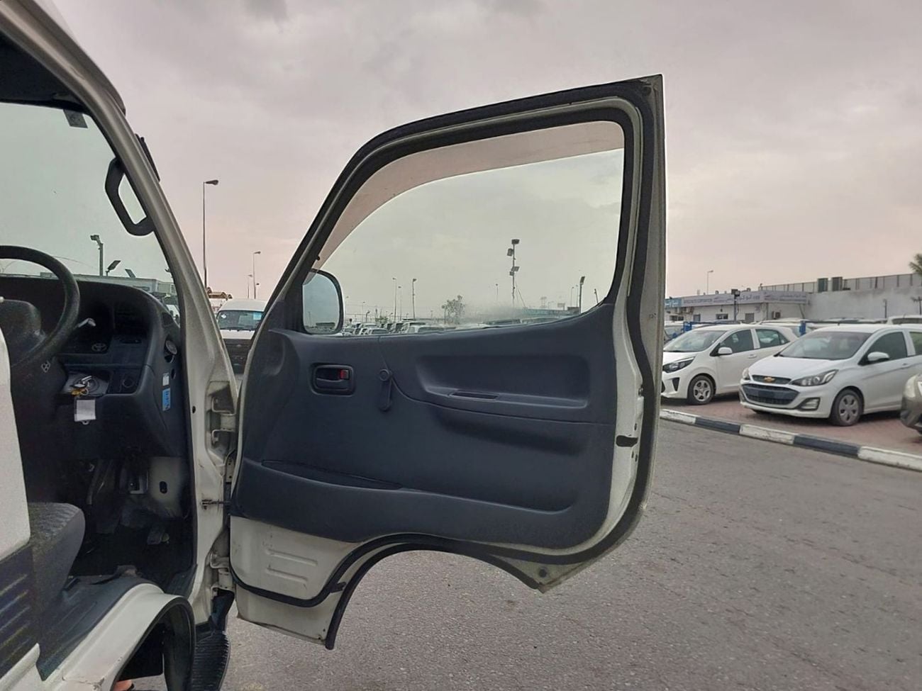 Toyota Hiace TOYOTA HIACE VAN RHD 2003 MODEL 3.0 L DIESEL MANUAL(PM03653)