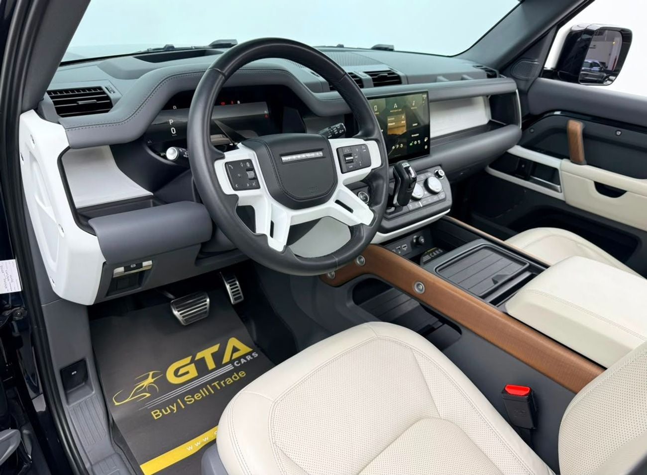 لاند روفر ديفندر 2024 Land Rover Defender 110 HSE P400, 2028 LR Warranty, 2029 LR Service Pack, Fully Loaded, GCC