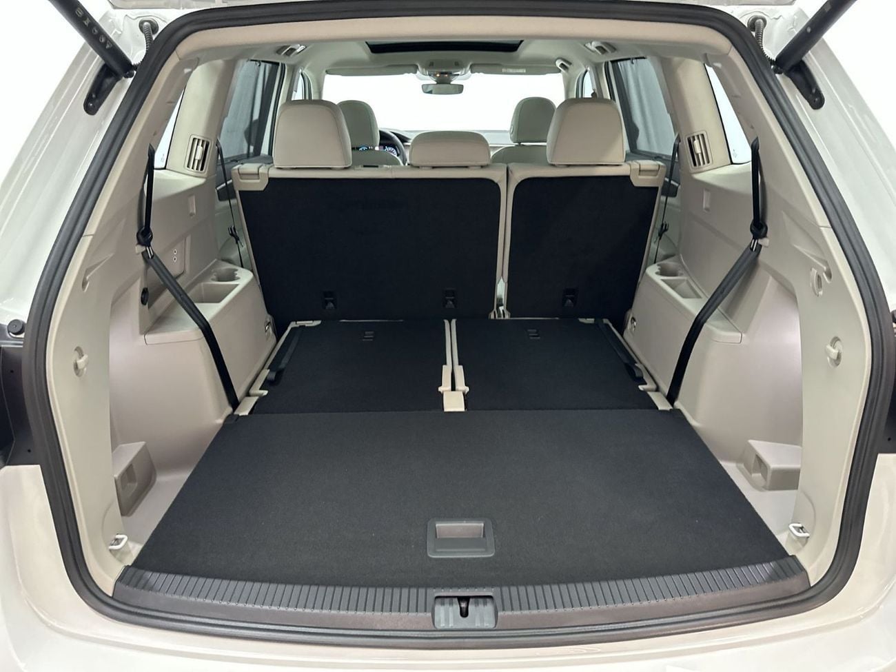 Volkswagen Teramont R-Line 3.6L (Ref#38546) - 33,100 AED SAVINGS from New Car