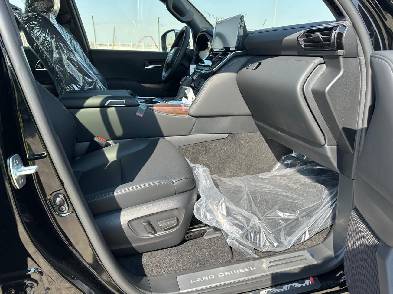 تويوتا لاند كروزر 2026 Toyota Land Cruiser LC300 VX 4.0L Petrol AT