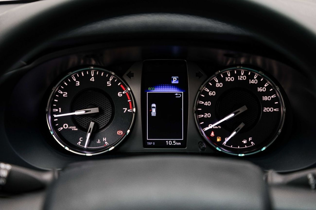 تويوتا هيلوكس Double Cab 2.7L - Super White Inside Maroon | Export Only