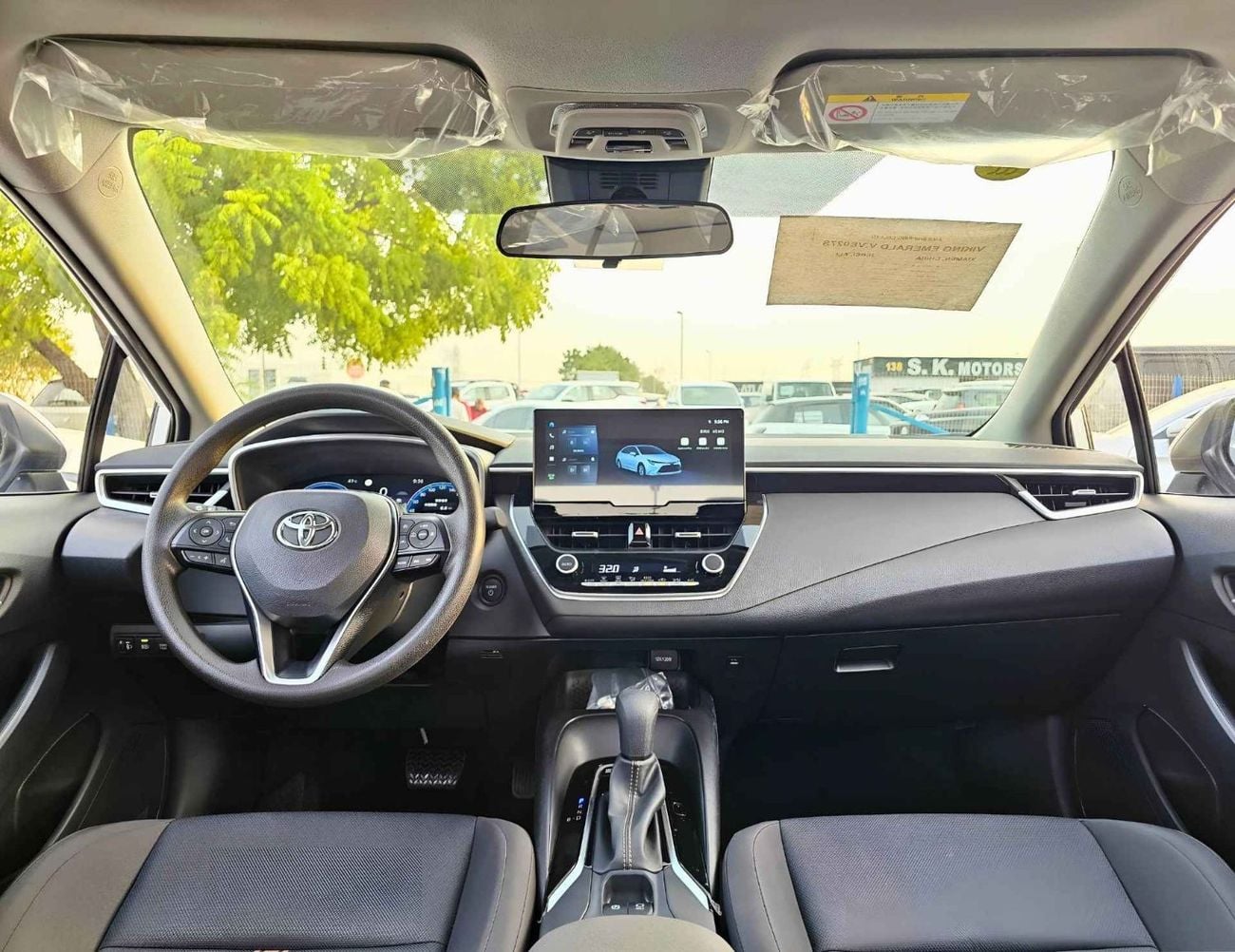 تويوتا ليفين LUXURY HYBRID / 1.8L PETROL A/T / SUNROOF / REAR CAMERA (CODE # LL18HEV)