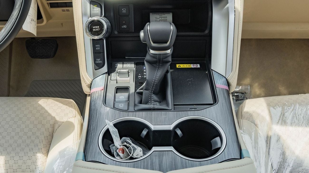 تويوتا لاند كروزر 2025 Toyota Land Cruiser 300 VXR 3.5L AT Petrol Twin Turbo (White-Beige)