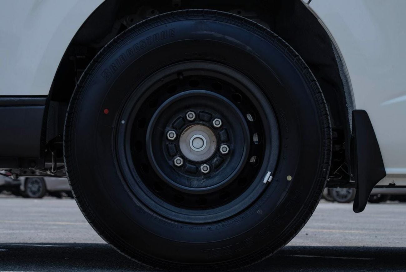 تويوتا هاياس DLS HIGH ROOF HIACE  -High Roof  3.0L M/T