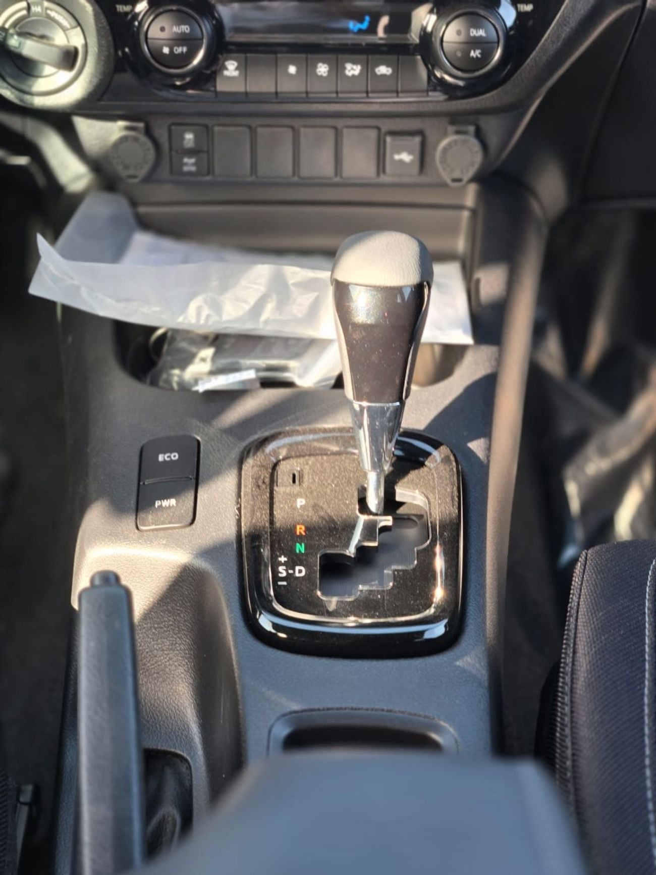 تويوتا هيلوكس ADVENTURE 4.0L V6 A/T FULL OPTION DOUBLE CABIN PICKUP