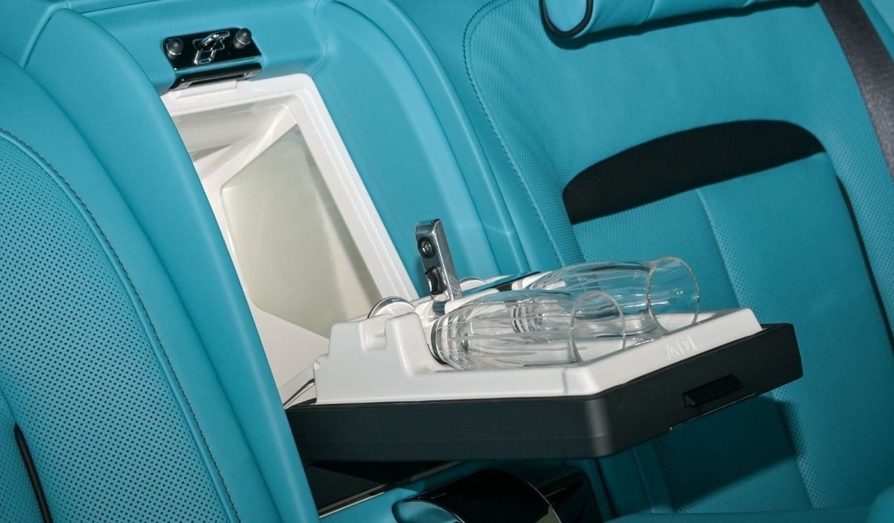 Rolls-Royce Cullinan Rolls Royce Cullinan Silver Badge | 2025