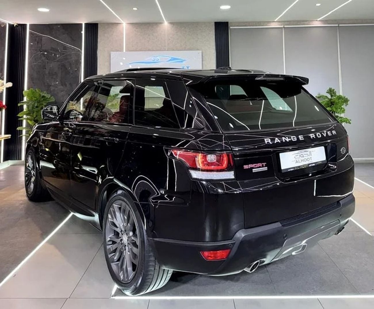 Land Rover Range Rover Sport Supercharged 5.0L ELITE || SUPERCHARGED || GCC || FULLY LOADED || ACCIDENTS FREE