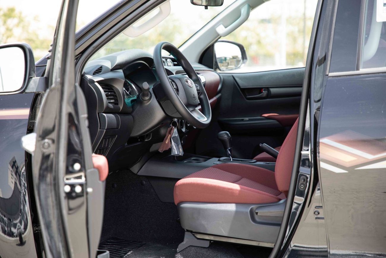 Toyota Hilux 2024 Toyota Hilux 4x4 DC 2.4 - Attitude Black inside Red