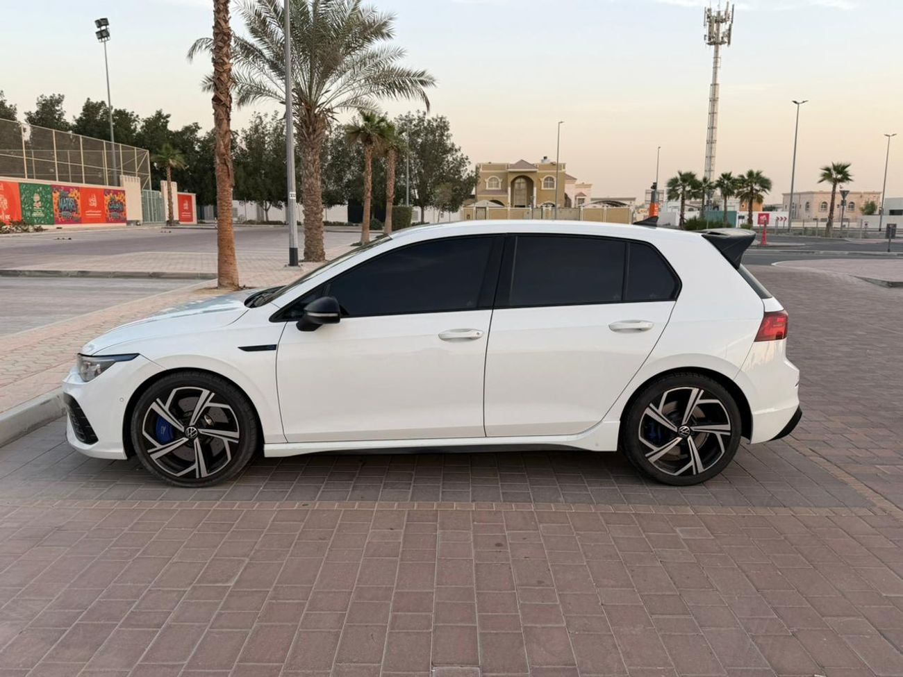 Volkswagen Golf R Base 2.0T