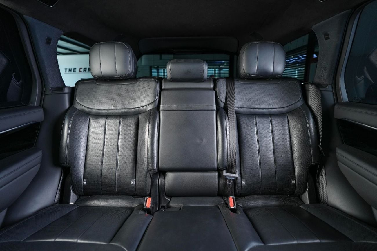 Land Rover Range Rover SE P530-Black On Black-Mint Condition-High Specifications