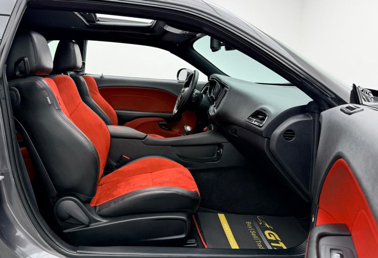 Dodge Challenger 2019 Dodge Challenger 392 SRT 8, Warranty, Carbon Fiber Package, Excellent Condition, GCC