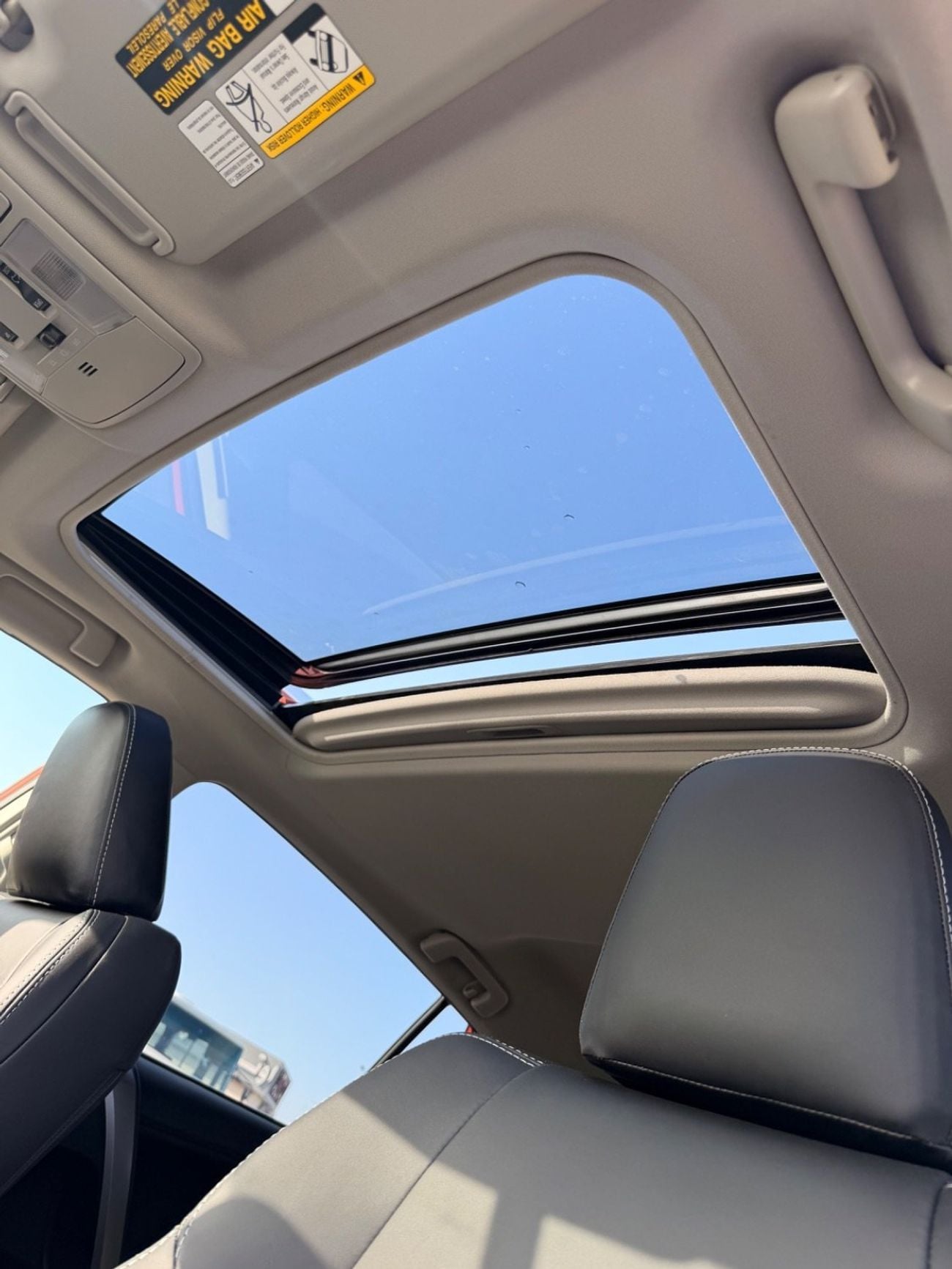 Toyota RAV4 XLE 2.5L sunroof, leather seats full option