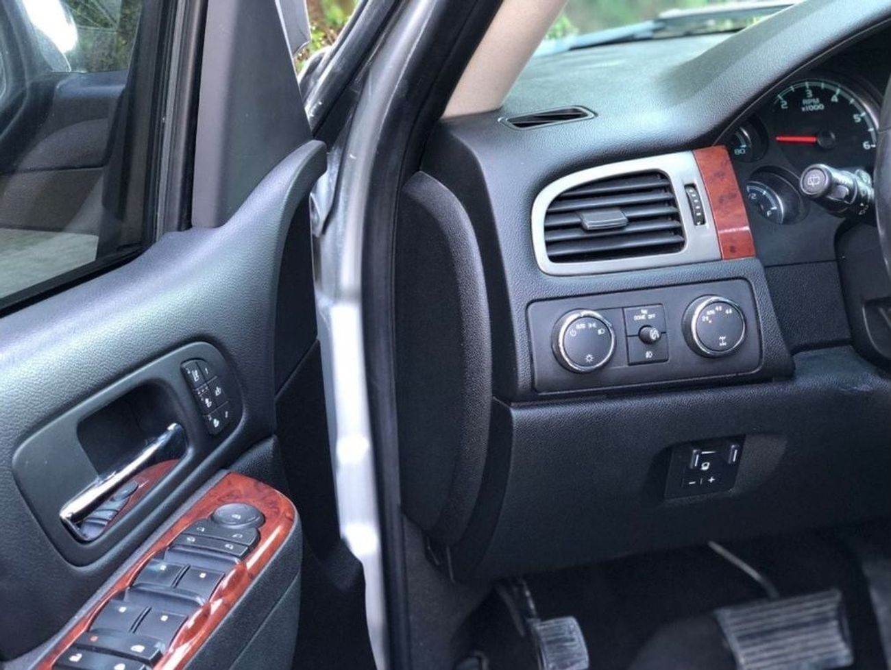 Chevrolet Tahoe LTZ 5.3L 4WD (8 Seater)