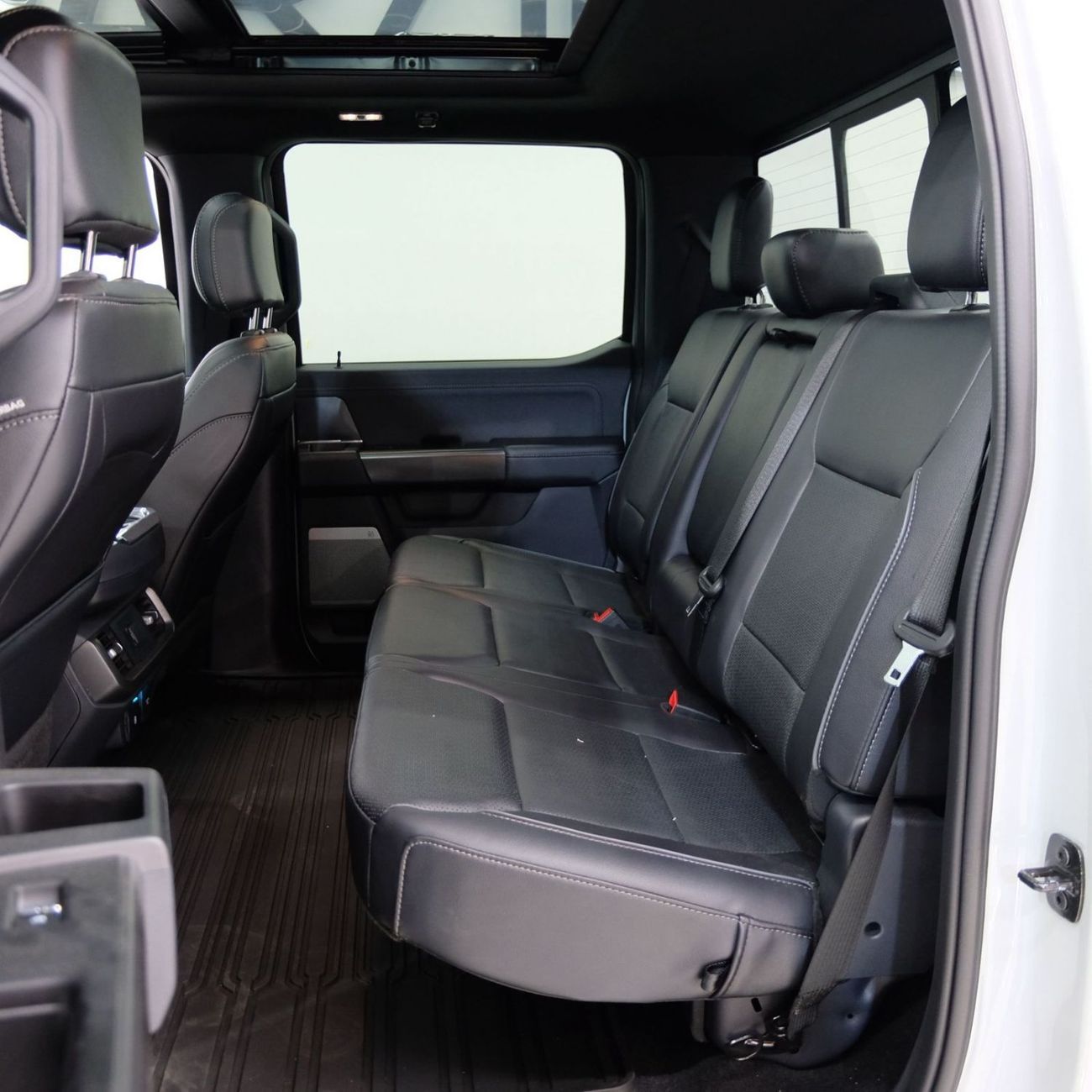 Ford F 150 Lariat 3.5L Ford F-150 Lariat 2024 Hybrid 4WD – Gray | Black Interior | Canadian Specs